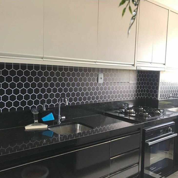 Transforme sua Cozinha: 18 Ideias de Adesivos de Parede que Você Precisa Conhecer! 10 Quer transformar a sua cozinha sem precisar de reforma?