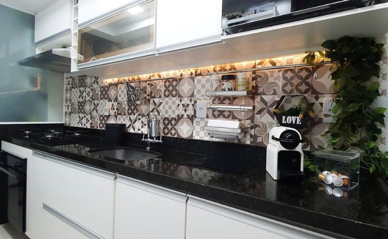 Transforme sua Cozinha: 18 Ideias de Adesivos de Parede que Você Precisa Conhecer! 3 Adesivo de parede para cozinha: transforme seu lar sem quebradeira