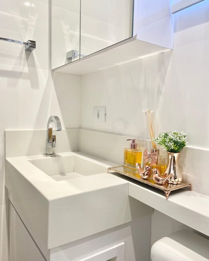 Transforme sua Cozinha: Descubra Como a Bancada de Granito Pode Valorizar Seu Espaço! 1 Bancada esculpida em granito, elegante e moderna