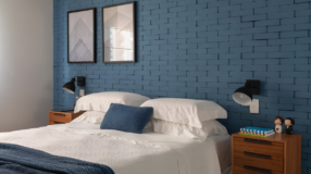 Descubra boas Ideias de Decoração Rústica que Transformam Seu Espaço em um Refúgio Aconchegante! 5 Cama sem cabeceira, uma opção simples e charmosa.