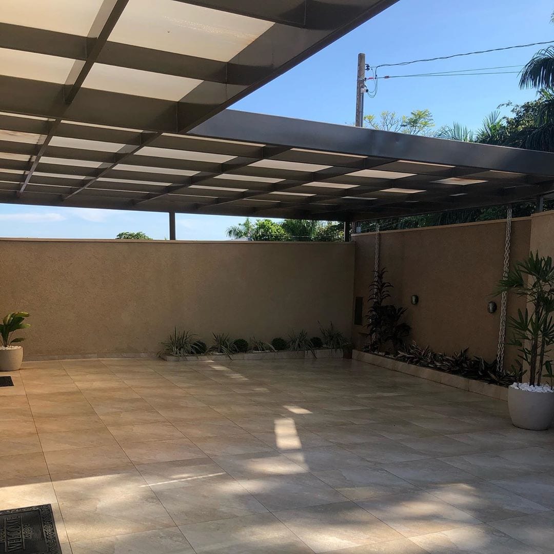 Revele o Potencial da Sua Garagem: 50 Inspirações que Transformam Espaços! 1 Foto de cobertura para garagem 2 - 5