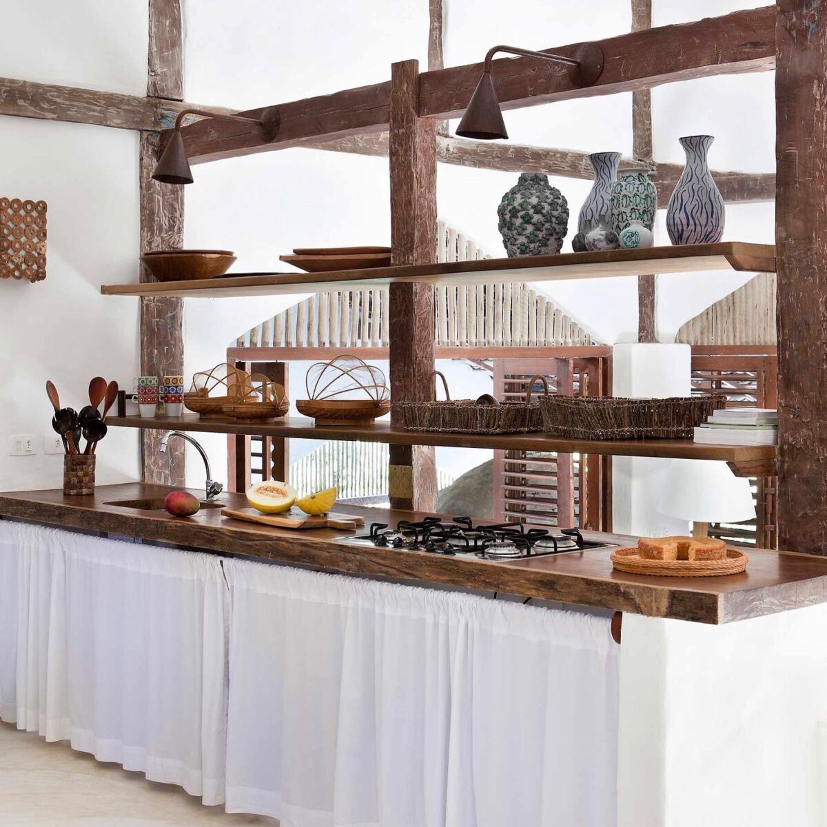 Ideias inspiradoras para decoração de cortinas na cozinha 1 Cortina para pia 05 - Caso queira algo mais discreto