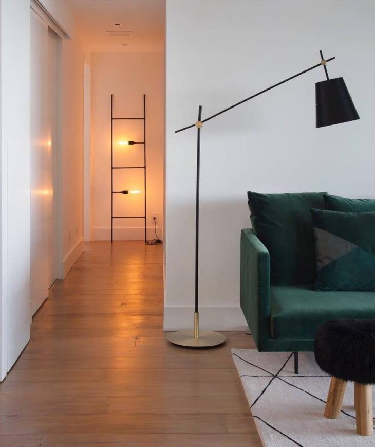 Modelos inspiradores de luminárias de chão para iluminar sua casa 5 Uma opção minimalista e moderna