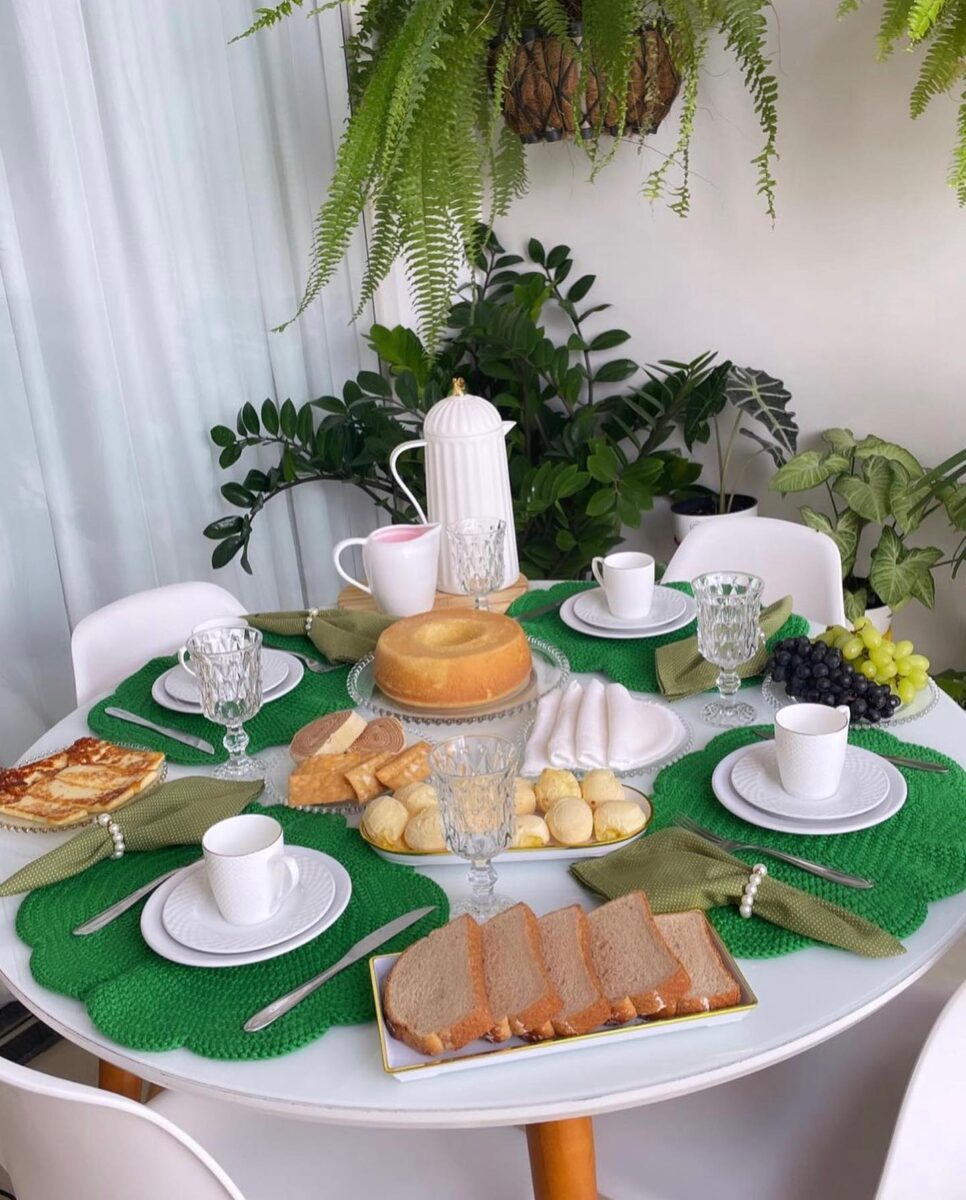 Ideias inspiradoras para um café da manhã encantador 1 Arranjos de flores para um toque especial.