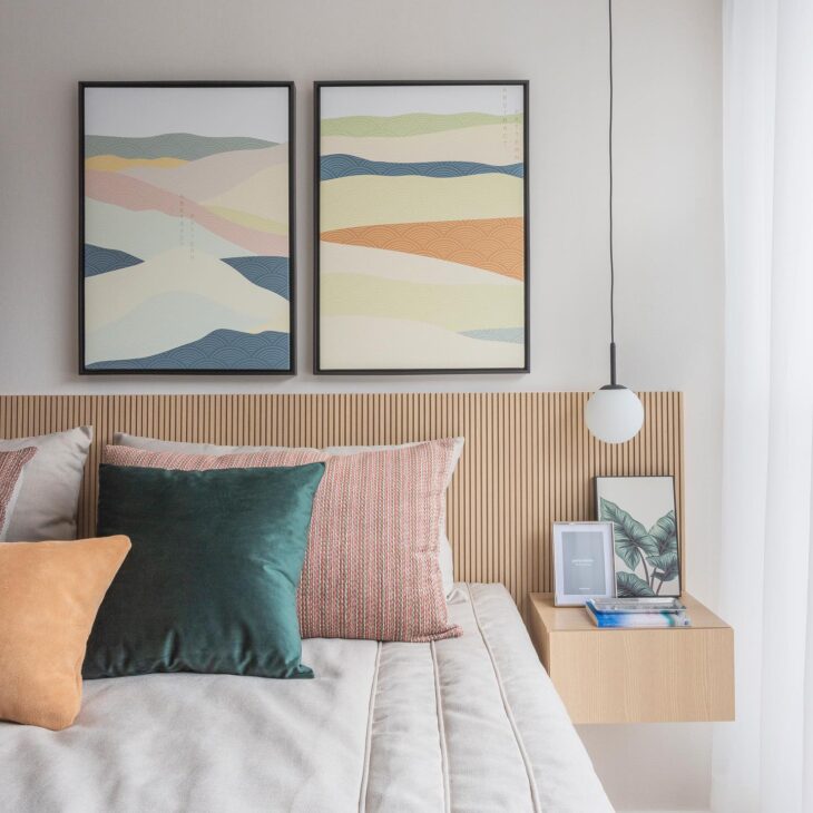 Transformando Seu Quarto de Casal com Espaços Inteligentes e Nichos Funcionais 10 Nichos de encaixe são muito utilizados na marcenaria inteligente. Arquitetura de Doma Arquitetura.