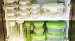 Transforme sua Cozinha: Descubra Como a Bancada de Granito Pode Valorizar Seu Espaço! 5 Foto de potes organizados na cozinha