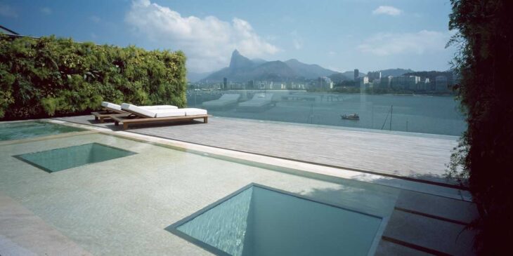 Projetos Inspiradores de Piscinas de Vidro para Transformar seu Espaço 10 Foto de piscina de vidro 3 - 4: Reprodução / Studio Arthur Casas