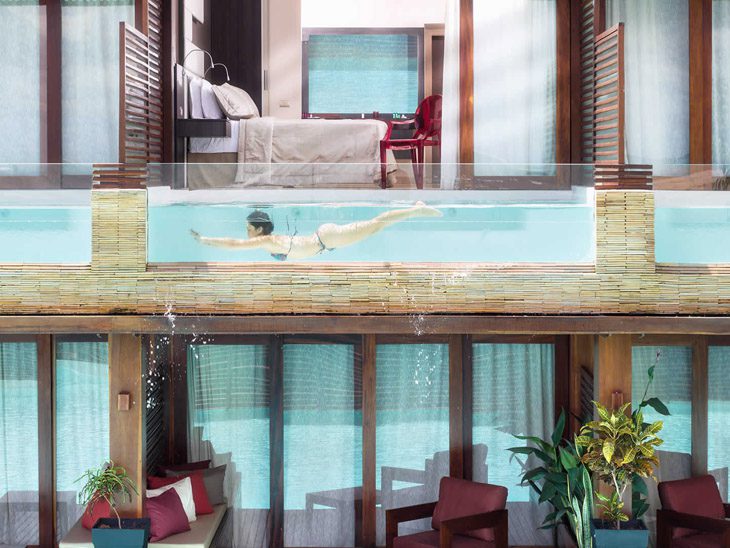 Projetos Inspiradores de Piscinas de Vidro para Transformar seu Espaço 3 Foto: Reprodução /Essenza Hotel