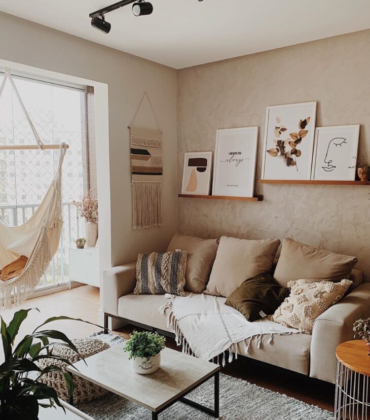 Formas Criativas de Incorporar Prateleiras para Quadros na Sua Decoração 7 Prateleira para quadros em ambiente 1