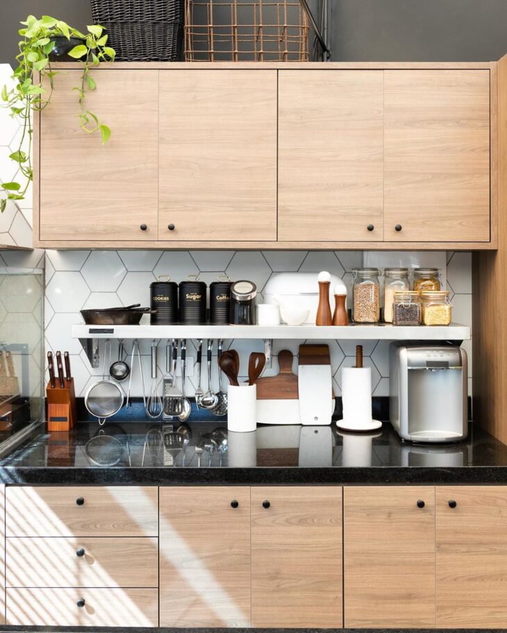 Descubra 50 Ideias Criativas para Exibir Suas Prateleiras de Cozinha! 5 E AINDA DÃO UM TOQUE ESPECIAL NA DECORAÇÃO DA COZINHA