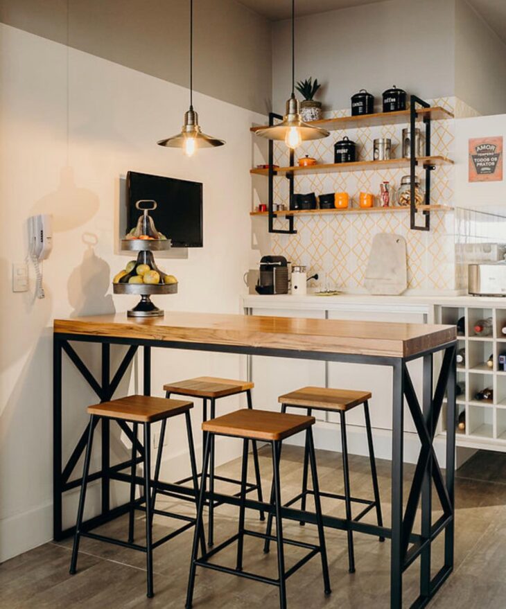 Descubra 50 Ideias Criativas para Exibir Suas Prateleiras de Cozinha! 10 também pode colocar pequenos eletrodomésticos