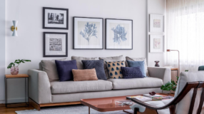 Formas Criativas de Incorporar Prateleiras para Quadros na Sua Decoração 5 Foto de quadros para sala