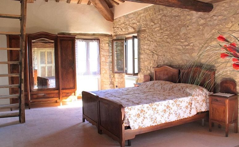 Descubra boas Ideias de Decoração Rústica que Transformam Seu Espaço em um Refúgio Aconchegante! 3 Quarto rústico com decoração aconchegante.