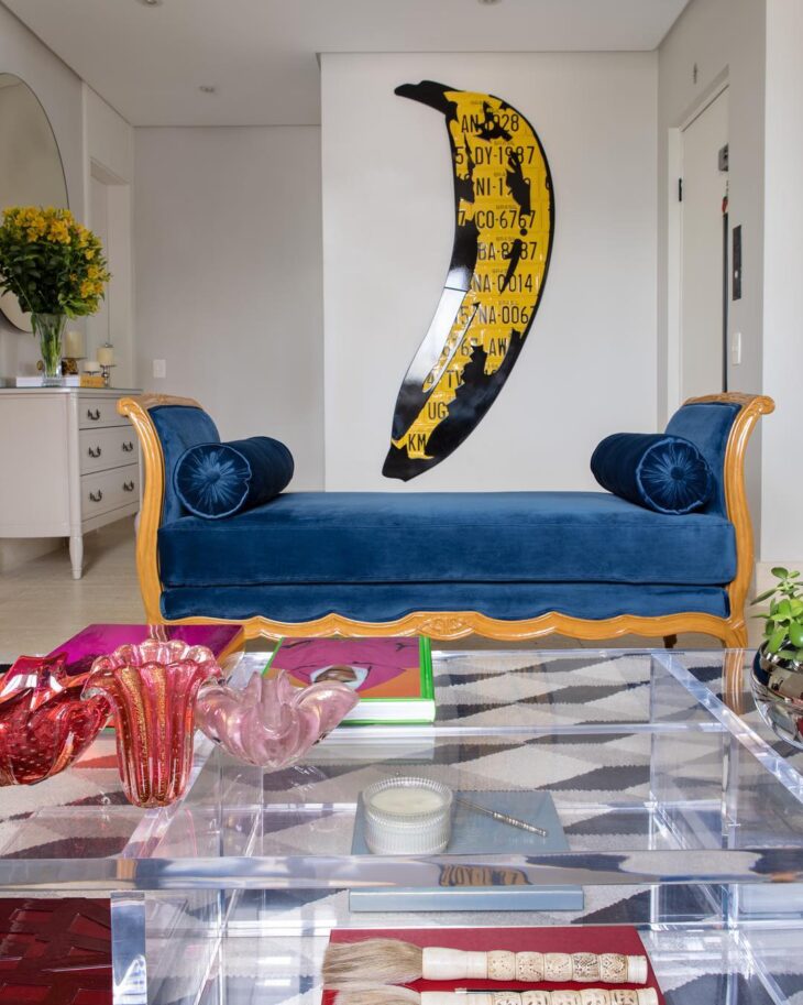 Modelos de Recamier para uma Decoração Elegante e Estilosa 7 Você pode ousar com peças coloridas na decoração