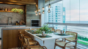 Descubra 10 Poltronas de Varanda que Transformam Conforto em Estilo! 5 Foto de varanda gourmet decorada