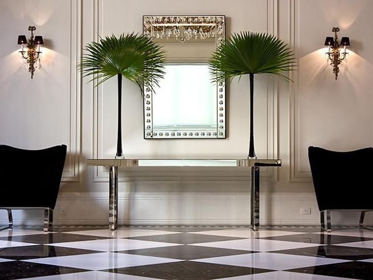 Inspirações para Transformar o Visual da Sua Casa com Aparadores Espelhados 3 Foto: Reprodução / Oscar Mikail