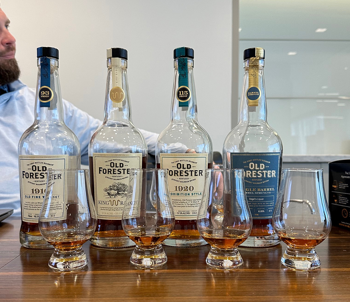 Uma Visão Semanal da Rotina de um Arquiteto 10 degustação de bourbon no escritório - mas não para mim. Sou mais do tipo 'cocktail'