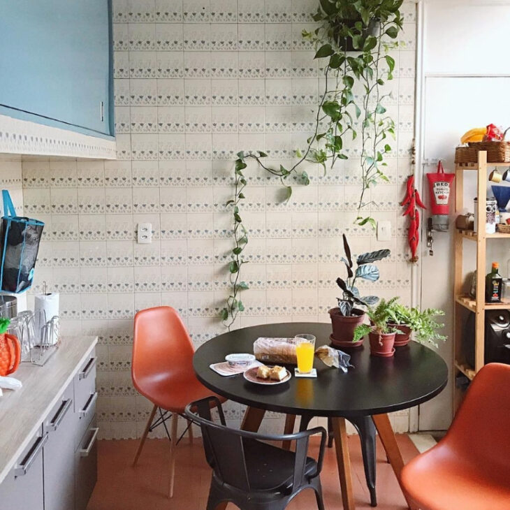 Inspirações de Cadeiras Coloridas para Transformar o Ambiente da Sua Casa 3 Cadeiras coloridas trazem alegria para seu lar