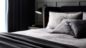 Cores que Harmonizam com Preto e Sugestões para Melhorar sua Decoração 7 Imagem de um espaço decorado com cinzas e preto.