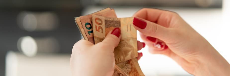 Dicas práticas para guardar dinheiro de forma eficiente. 1 Dicas práticas para guardar dinheiro de forma eficiente.
