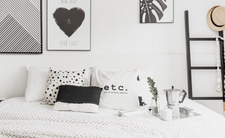 Cores que Harmonizam com Preto e Sugestões para Melhorar sua Decoração 10 Imagem que mostra elementos de decoração em preto e branco.