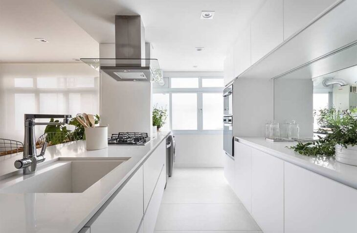Criando uma Cozinha Minimalista com Projetos Inspiradores 1 AS COZINHAS BRANCAS NESSE ESTILO FAZEM SUCESSO