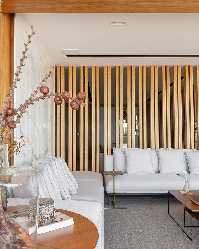 Modelos de Divisórias de Madeira para Transformar a Decoração da Sua Casa 10 Divisória de madeira é ótima para separar ambientes.