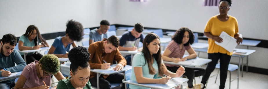 Como concluir o ensino médio e abrir novas oportunidades. 1 Como concluir o ensino médio e abrir novas oportunidades.