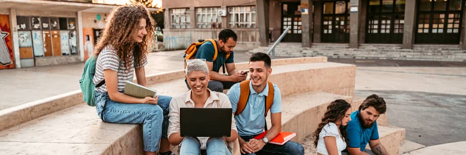 Faculdades particulares e a importância do ENEM para ingresso. 1 Faculdades particulares e a importância do ENEM para ingresso.