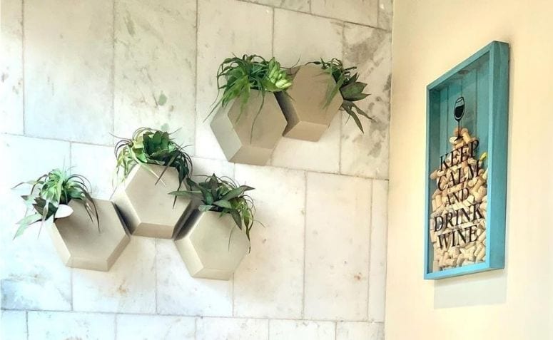 Floreira de parede encantadora para decoração de ambientes.