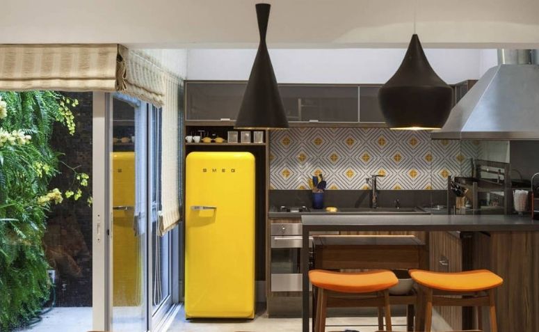 Inspirações e modelos encantadores de geladeiras retrô para sua cozinha 3 A geladeira retrô vermelha é um clássico.