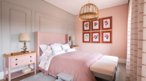 Inspirações de lustres modernos para o seu projeto de decoração 5 Foto de lustre para quarto simples e elegante.