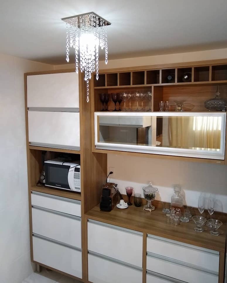 Inspirações de lustres modernos para o seu projeto de decoração 10 Lustres modernos com design contemporâneo e sofisticado.