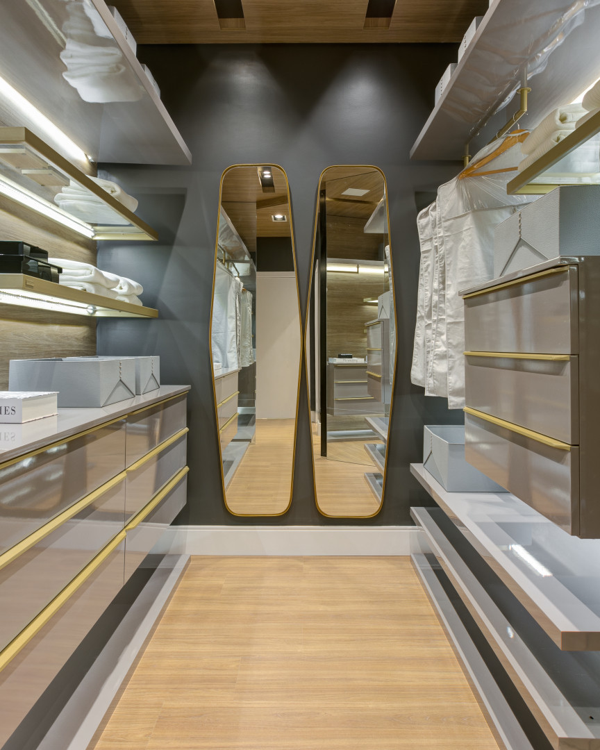 Inspirações de Closet que Aliam Estilo e Praticidade 1 Closet designs featuring a beautiful aesthetic with ample storage.