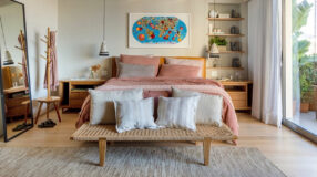 Modelos encantadores de peseira para você aprender a usar com estilo 5 A peseira é uma manta colocada no pé da cama, geralmente utilizada para incrementar a decoração.