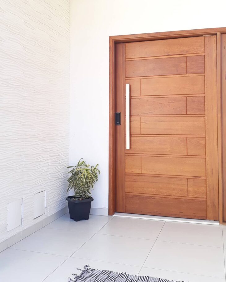 Ideias criativas para portas de sala que vão te inspirar 10 Ou este bem imponente.