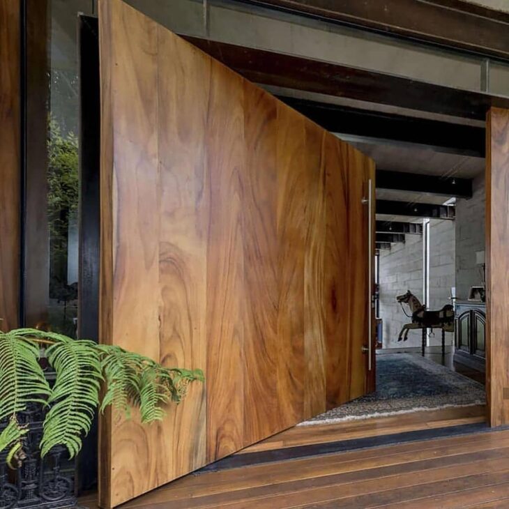 Ideias criativas para portas de sala que vão te inspirar 1 Ela combina com tons neutros.