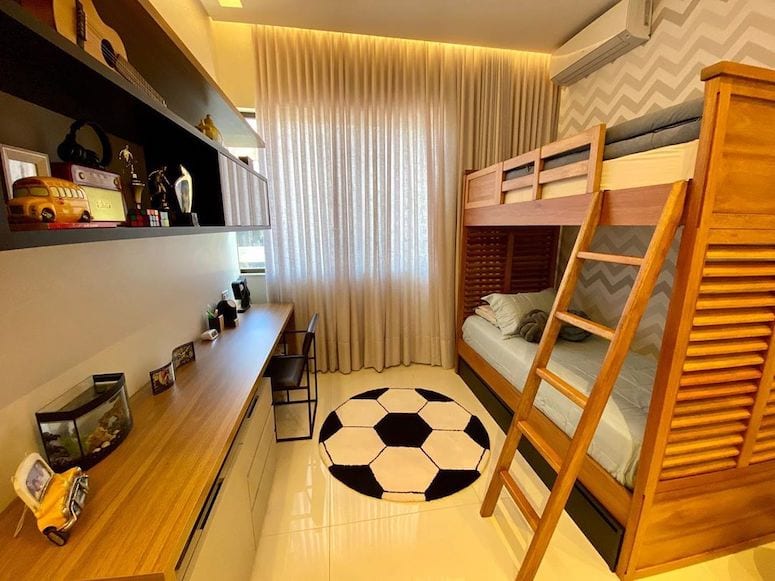 Inspire-se com Ideias Criativas para Prateleiras em Quartos Infantis 10 O ITEM PODE SERVIR COMO UM ORGANIZADOR INFALÍVEL.