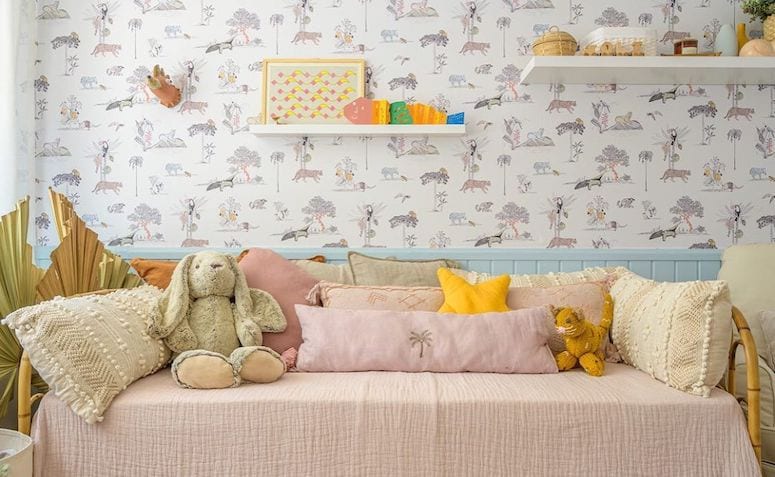 Inspire-se com Ideias Criativas para Prateleiras em Quartos Infantis 3 A prateleira para quarto infantil é uma peça indispensável para manter a praticidade não só da decoração, mas também da usabilidade do ambiente.