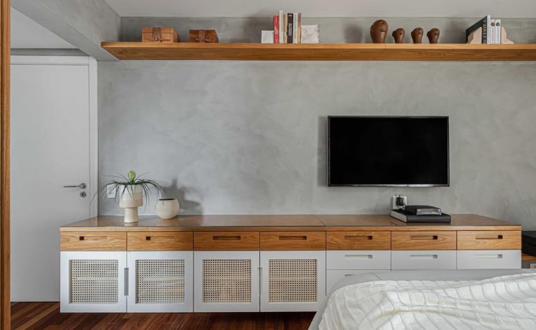 Ideias de Rack para Quarto que Elevam o Estilo do Ambiente 3 Rack para quarto que fica ótimo com uma TV.