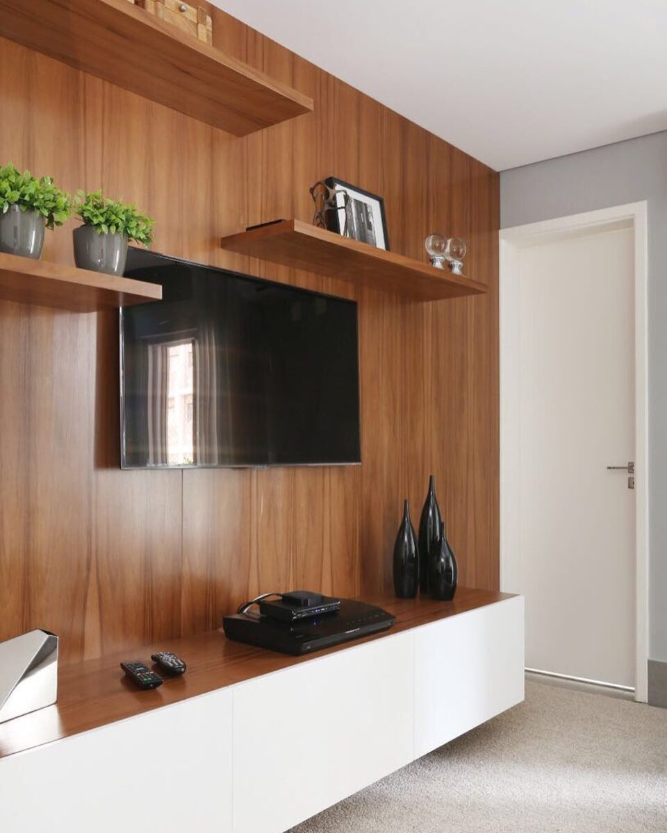 Ideias de Modelos de Rack Suspenso para Melhorar e Decorar Seu Ambiente 7 Rack suspenso com painel deixa o local mais organizado.