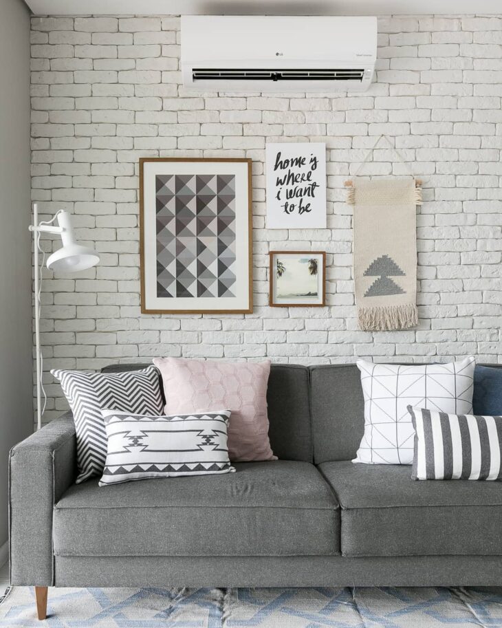 Dicas para Integrar o Sofá Cinza na Decoração da Sua Casa 1 Use cores vibrantes para evidenciar o cinza.
