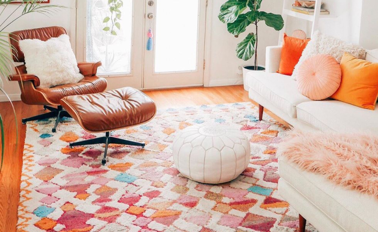 Modelos de tapetes coloridos para alegrar sua casa 3 Tapete colorido é uma forma simples de incrementar a decoração e inserir um toque de cor em qualquer ambiente.
