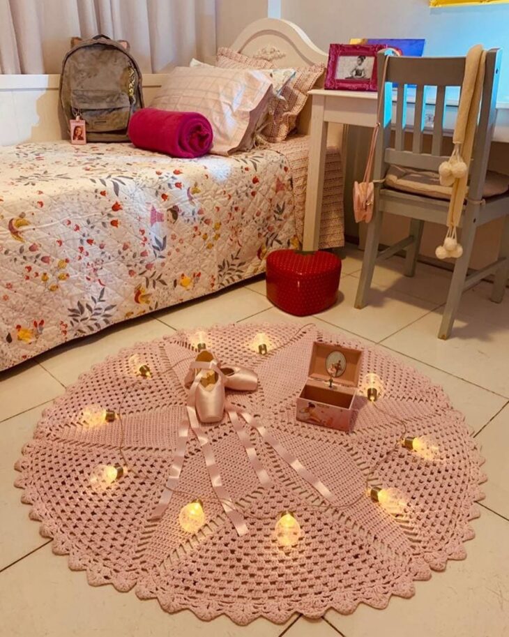 Decoração de Quartos com Tapetes de Crochê: Dicas para um Ambiente Aconchegante 5 Foto de tapete de crochê para quarto 2 - 2