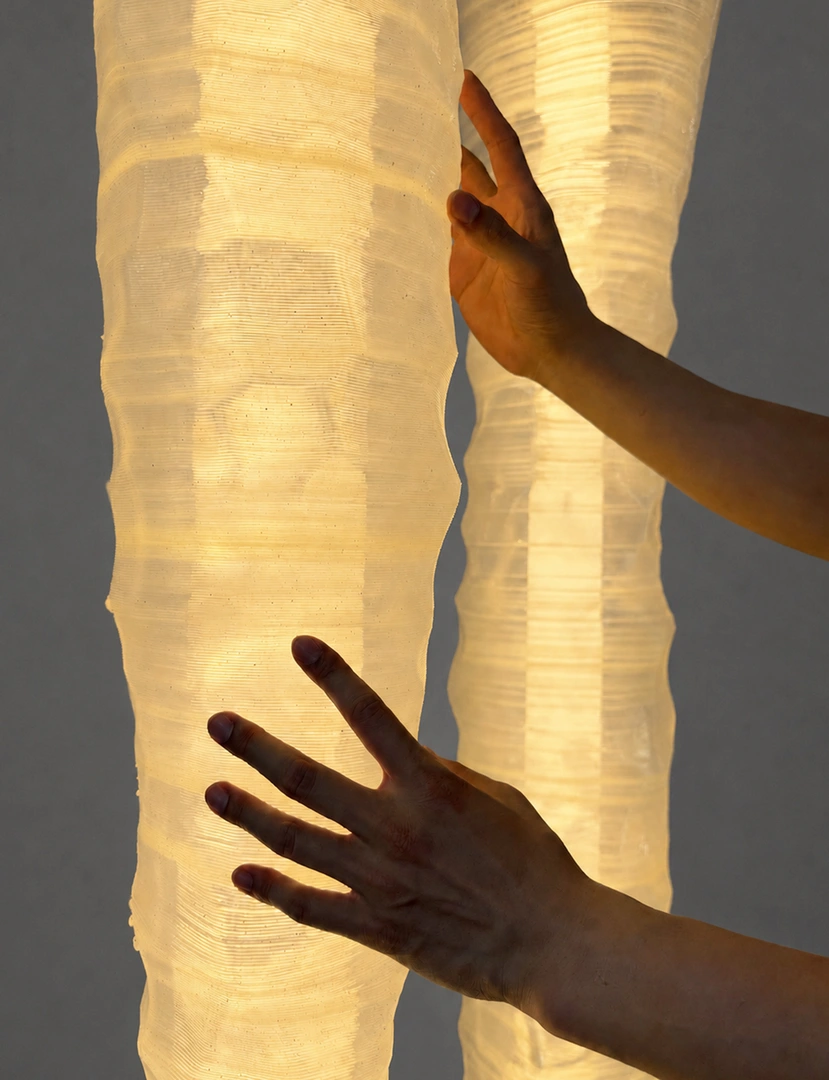 Iced Tea de Chao-Chun Kung feita com resíduos de chá Luminárias Iced Tea de Chao-Chun Kung impressas em 3D com folhas de chá recicladas e PLA